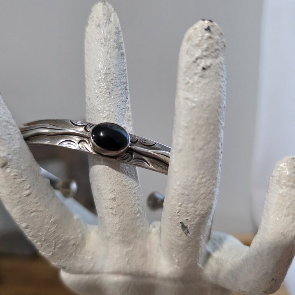 Silver and black onyx cuff bracelet ~ VINTAGE - Picture 8 of 8